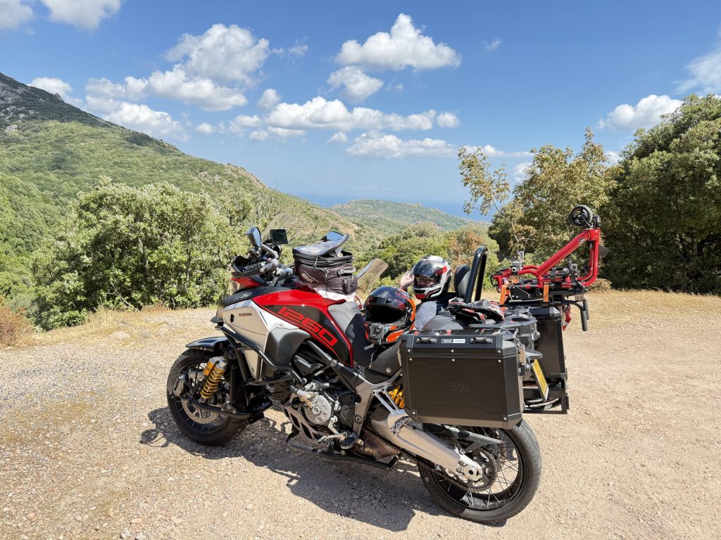 partners 10.000 kilometer met de rolstoel op een Ducati met zijspan